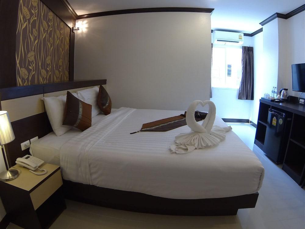Patong Mansion - Sha Certified Hotell Exteriör bild